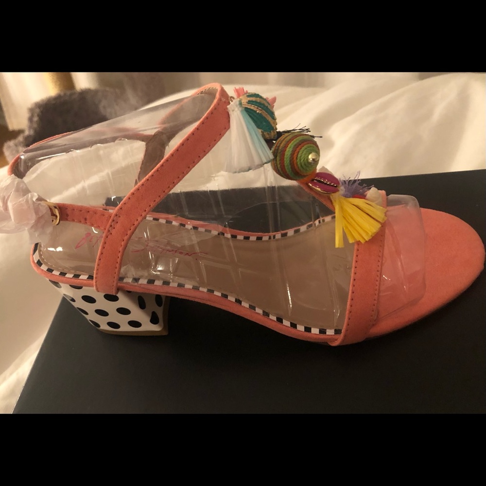 Funky, adorable never-worn Betsy Johnson Dynah Coral strappy shoes. 7.5